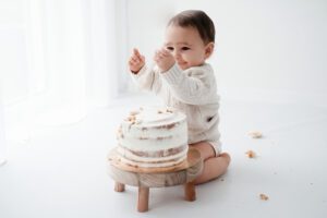 Cakesmash fotograaf Zeeland – baby viert eerste verjaardag met taart