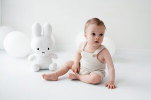 Cakesmash fotoshoot nabij Terneuzen – baby ontdekt de taart